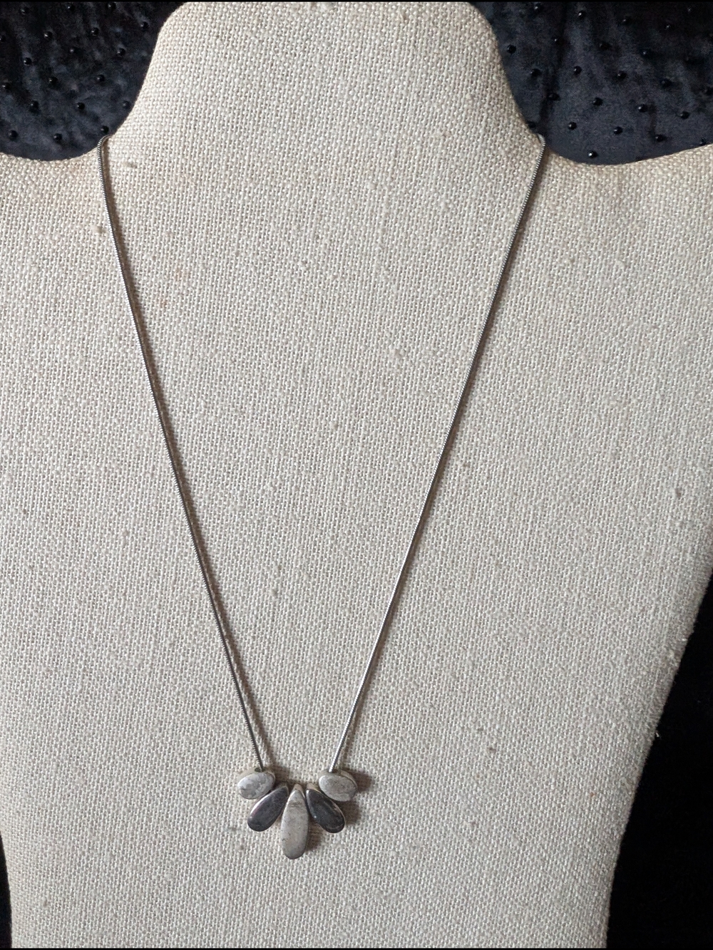 Vintage Silver-tone Teardrop Pendant Necklace - Silver #72